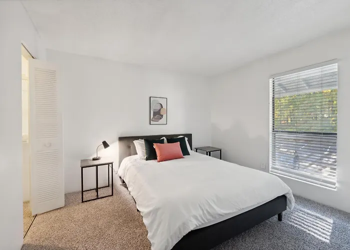 Northcliffe 407 I Fully Furnished 2 Bedroom 2bth