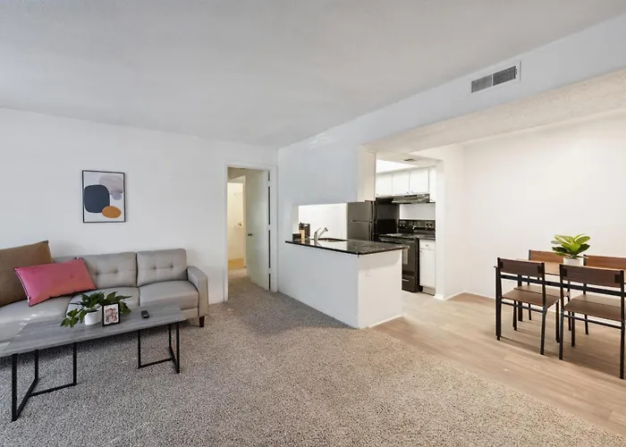 Northcliffe 407 I Fully Furnished 2 Bedroom 2bth Apartment *