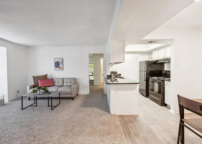 Northcliffe 407 I Fully Furnished 2 Bedroom 2bth Apartment