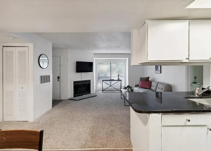 Northcliffe 407 I Fully Furnished 2 Bedroom 2bth * Winston-Salem
