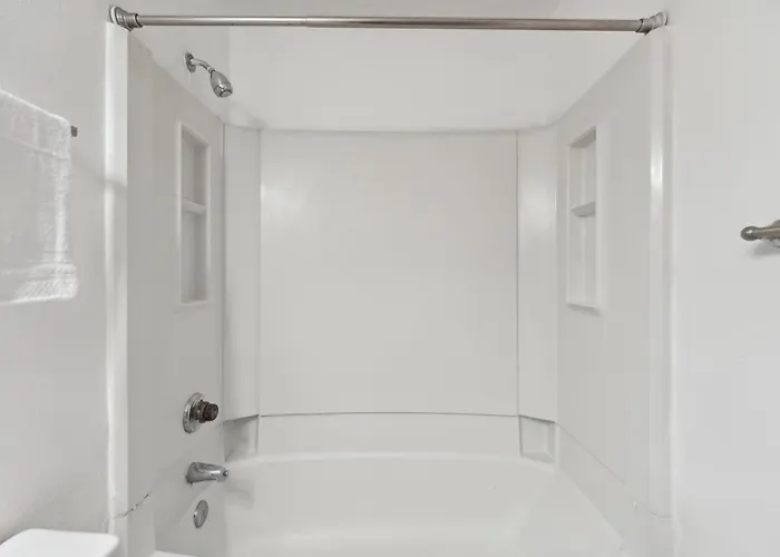 Apartment Northcliffe 407 I Fully Furnished 2 Bedroom 2bth