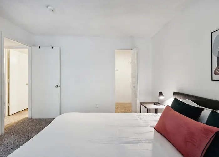 Northcliffe 407 I Fully Furnished 2 Bedroom 2bth Apartment Winston-Salem