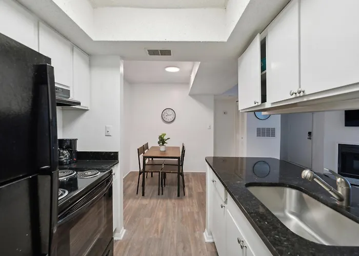 Northcliffe 407 I Fully Furnished 2 Bedroom 2bth Apartment *