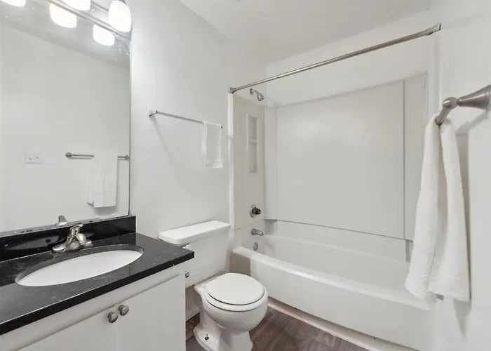 Apartment Northcliffe 407 I Fully Furnished 2 Bedroom 2bth *
