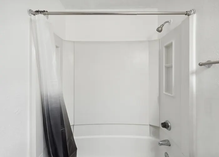 Northcliffe 407 I Fully Furnished 2 Bedroom 2bth Winston-Salem