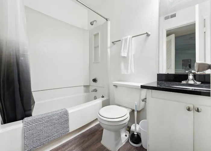 Northcliffe 407 I Fully Furnished 2 Bedroom 2bth * Winston-Salem